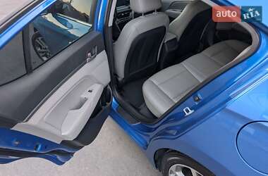 Седан Hyundai Elantra 2016 в 
