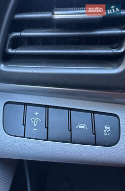 Седан Hyundai Elantra 2020 в 