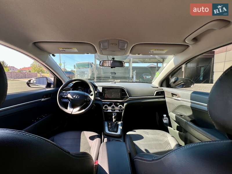 Седан Hyundai Elantra 2019 в Софиевской Борщаговке