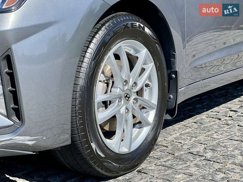 Седан Hyundai Elantra 2019 в Софиевской Борщаговке