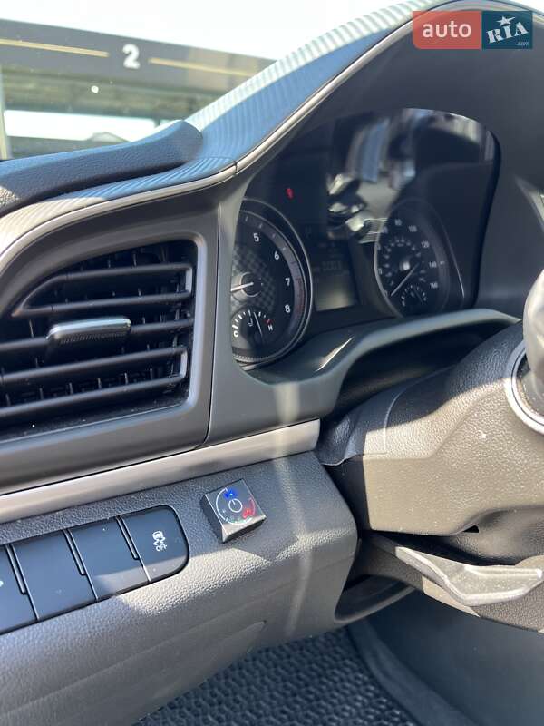 Седан Hyundai Elantra 2019 в Софиевской Борщаговке