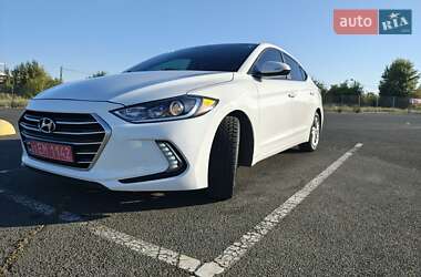 Седан Hyundai Elantra 2016 в Киеве