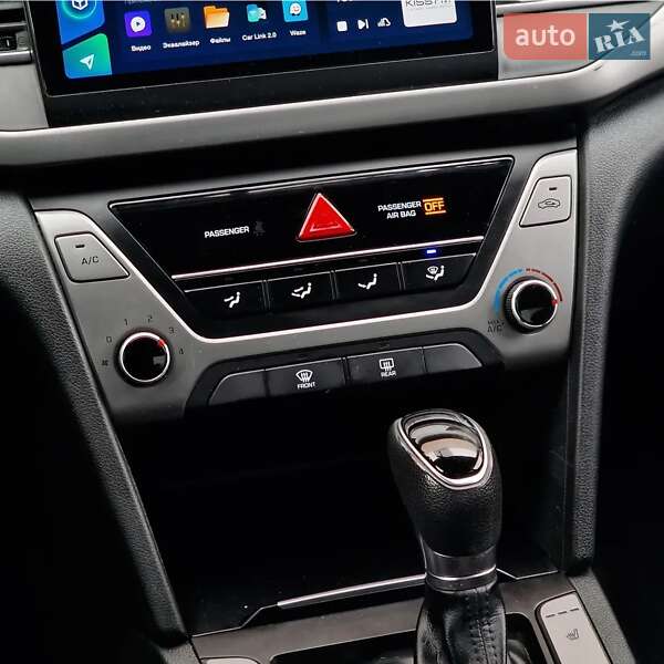 Седан Hyundai Elantra 2016 в Хмельницком