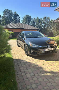 Седан Hyundai Elantra 2019 в Киеве