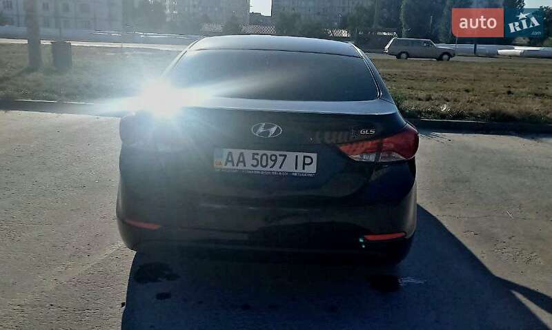 Седан Hyundai Elantra 2015 в Нетешине