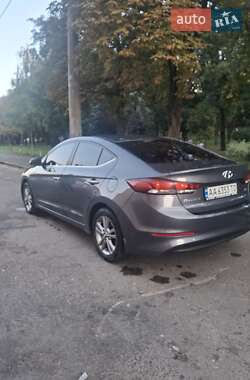 Седан Hyundai Elantra 2018 в Киеве