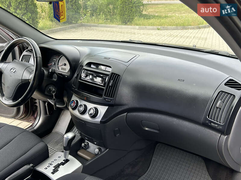 Седан Hyundai Elantra 2008 в Прилуках