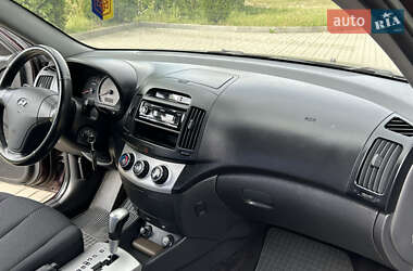 Седан Hyundai Elantra 2008 в  фото 21 Седан Hyundai Elantra 2008 в