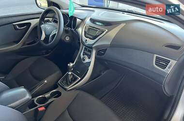 Седан Hyundai Elantra 2012 в 