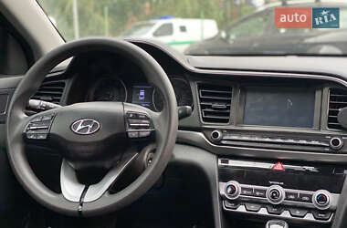 Седан Hyundai Elantra 2019 в 