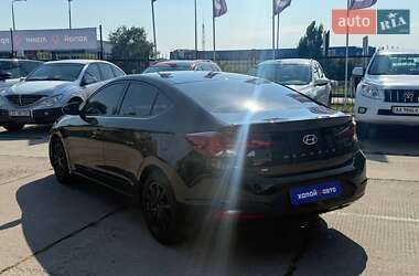 Седан Hyundai Elantra 2019 в 