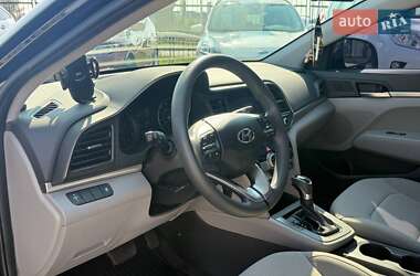 Седан Hyundai Elantra 2019 в 