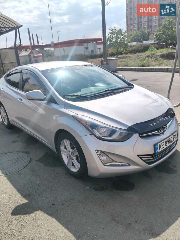 Седан Hyundai Elantra 2014 в Днепре