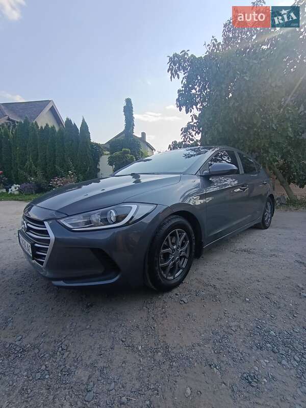 Седан Hyundai Elantra 2017 в Днепре