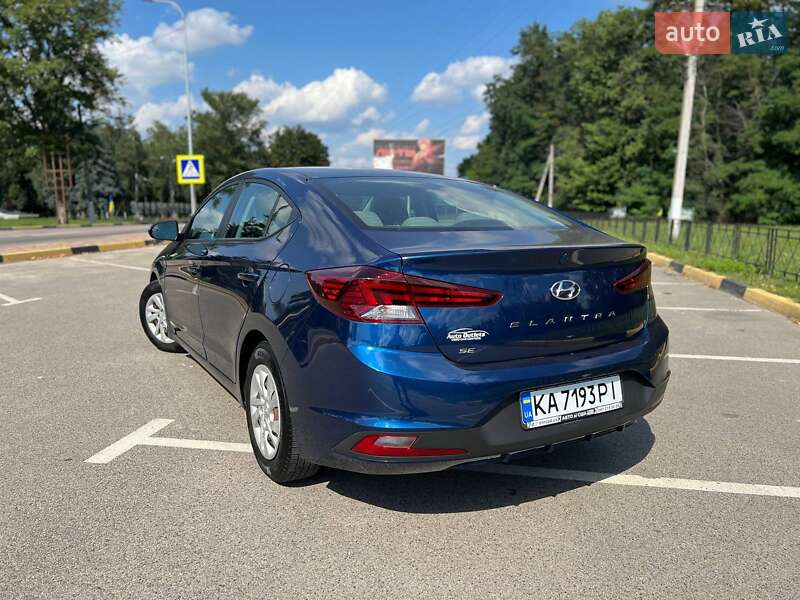 Седан Hyundai Elantra 2019 в Киеве
