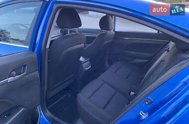 Седан Hyundai Elantra 2016 в 