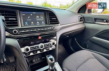 Седан Hyundai Elantra 2020 в 