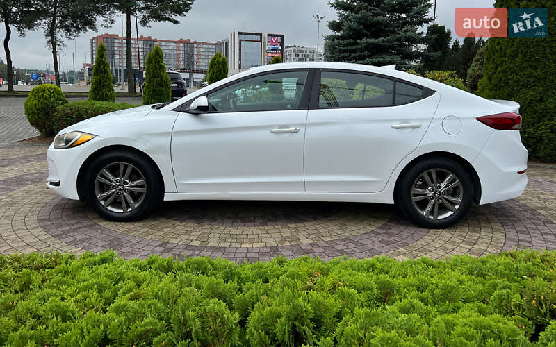 Седан Hyundai Elantra 2016 в Львове