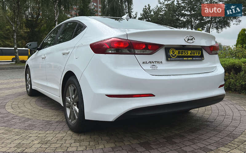 Седан Hyundai Elantra 2016 в Львове