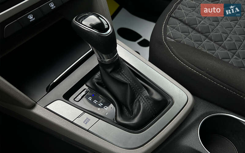 Седан Hyundai Elantra 2016 в Львове