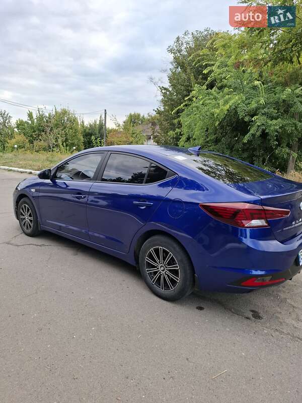 Седан Hyundai Elantra 2019 в Николаеве