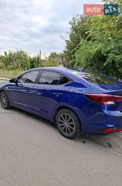 Седан Hyundai Elantra 2019 в 