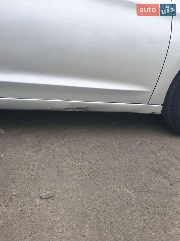 Седан Hyundai Elantra 2016 в Киеве