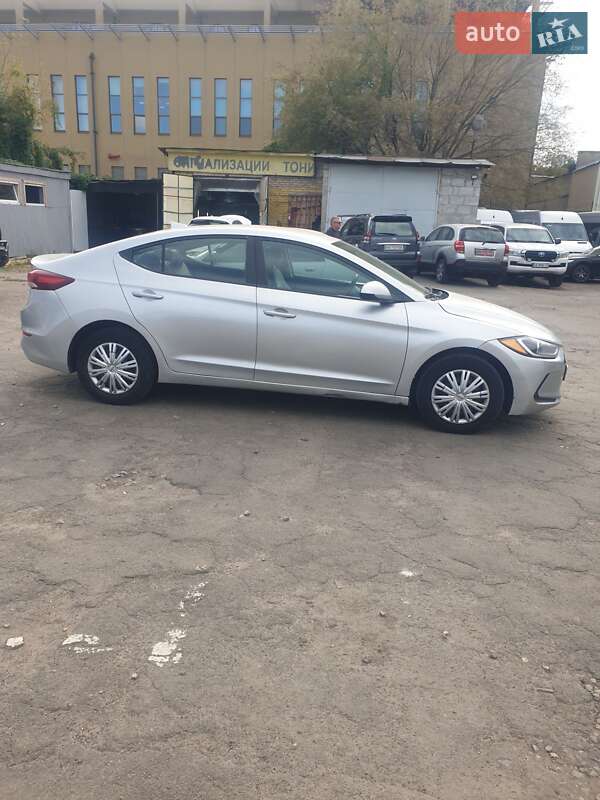 Седан Hyundai Elantra 2016 в Киеве