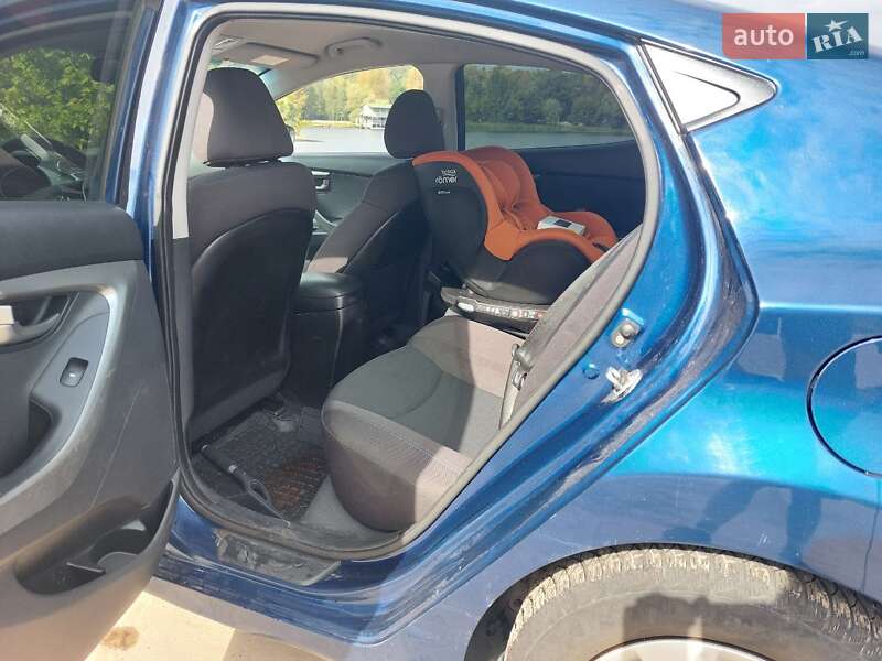 Седан Hyundai Elantra 2012 в Киеве