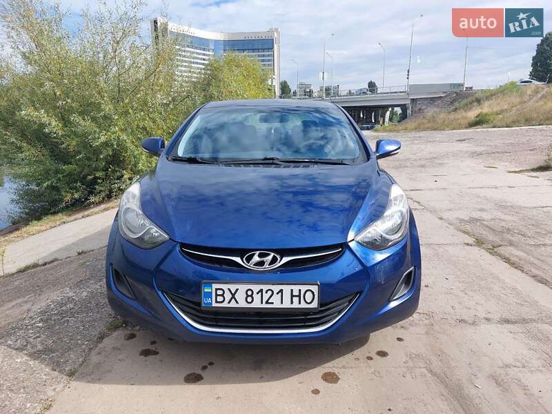 Седан Hyundai Elantra 2012 в Киеве