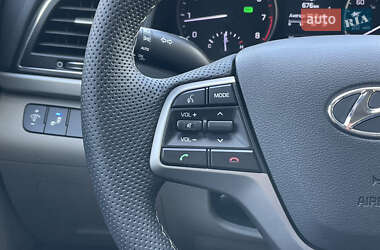 Седан Hyundai Elantra 2016 в 