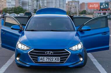 Седан Hyundai Elantra 2017 в 