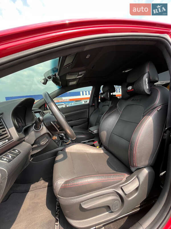 Седан Hyundai Elantra 2018 в Львове