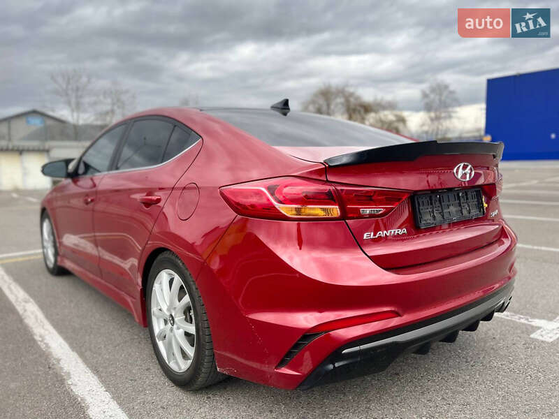Седан Hyundai Elantra 2018 в Львове