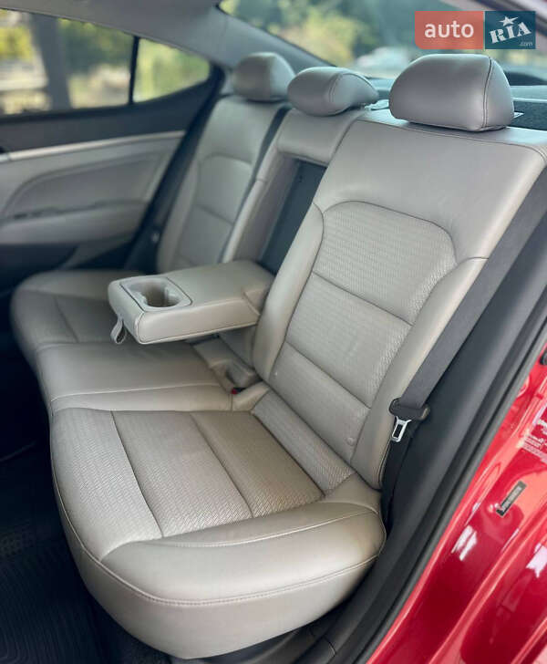 Седан Hyundai Elantra 2016 в Днепре