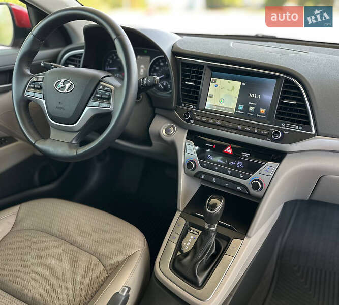 Седан Hyundai Elantra 2016 в Днепре