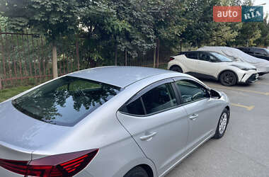 Седан Hyundai Elantra 2018 в 