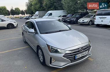 Седан Hyundai Elantra 2018 в 