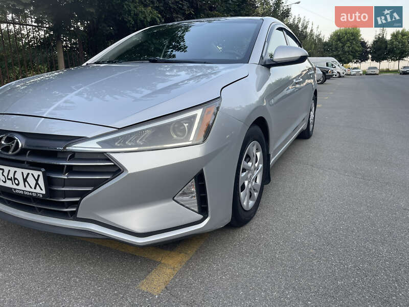 Седан Hyundai Elantra 2018 в Киеве