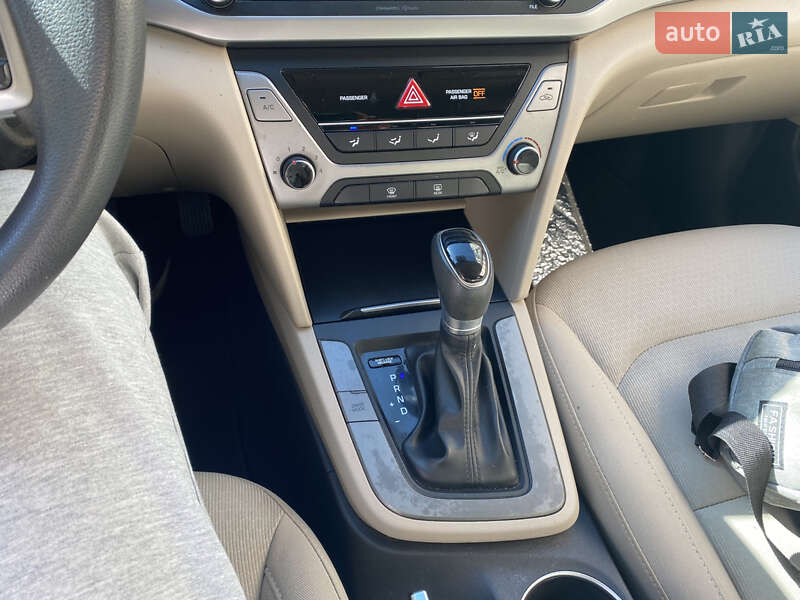 Седан Hyundai Elantra 2017 в Киеве