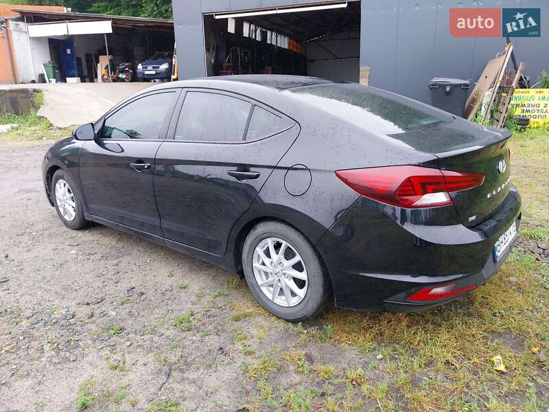 Седан Hyundai Elantra 2019 в Одессе
