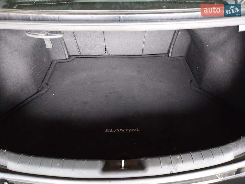 Седан Hyundai Elantra 2019 в Одессе