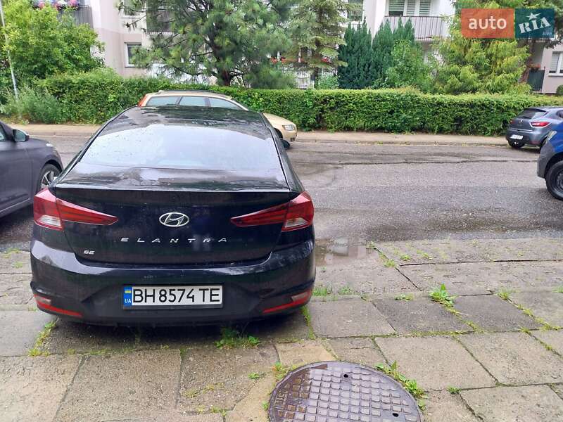 Седан Hyundai Elantra 2019 в Одессе