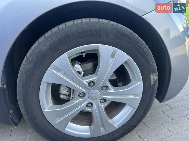 Седан Hyundai Elantra 2011 в Прилуках