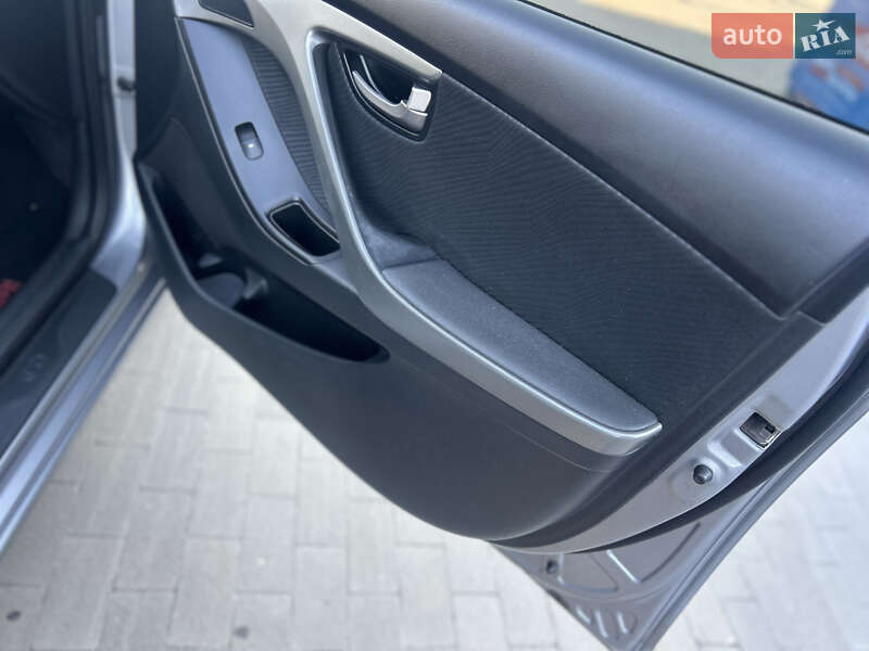 Седан Hyundai Elantra 2011 в Прилуках