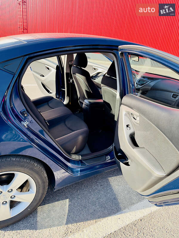 Седан Hyundai Elantra 2012 в Кропивницком
