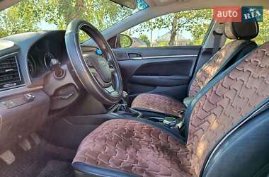Седан Hyundai Elantra 2018 в 