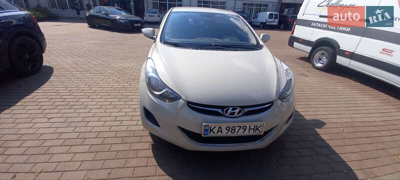Седан Hyundai Elantra 2013 в Киеве