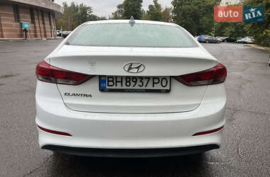 Седан Hyundai Elantra 2016 в 