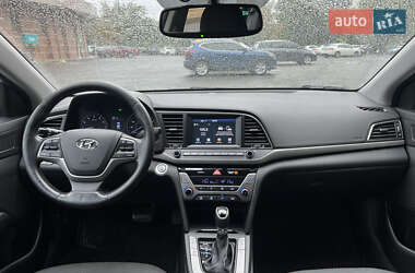 Седан Hyundai Elantra 2016 в 